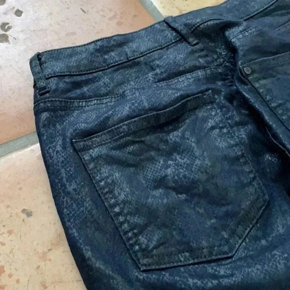 🔷 H&M High Rise Skinny Ankle Black & Blue Snakeskin Denim Jeans - Picture 8 of 8